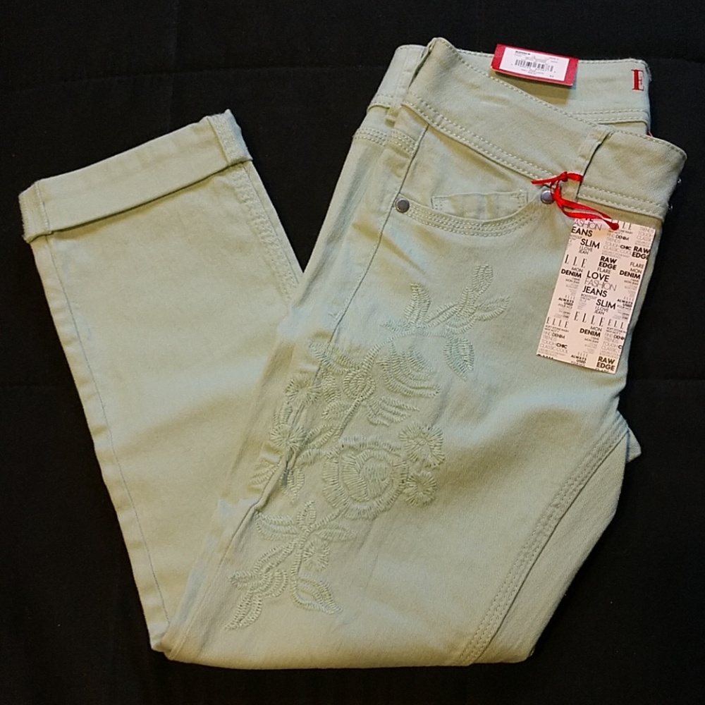 ELLE Mid Rise Capri Jeans